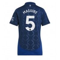 Camisa de Futebol Manchester United Harry Maguire #5 Equipamento Secundário Mulheres 2024-25 Manga Curta